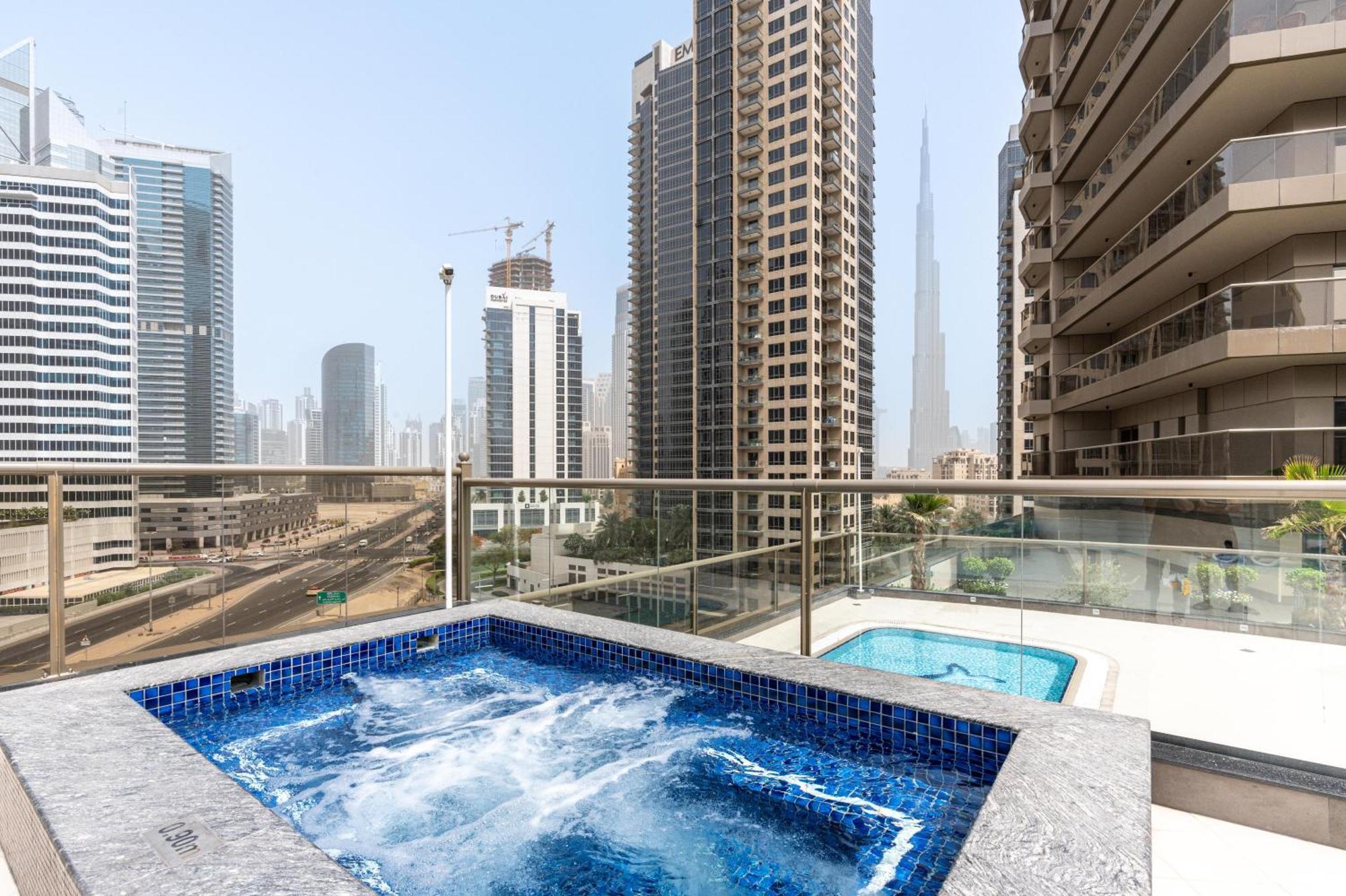 Apartment Modern Downtown Studio, Burj View From Pool *