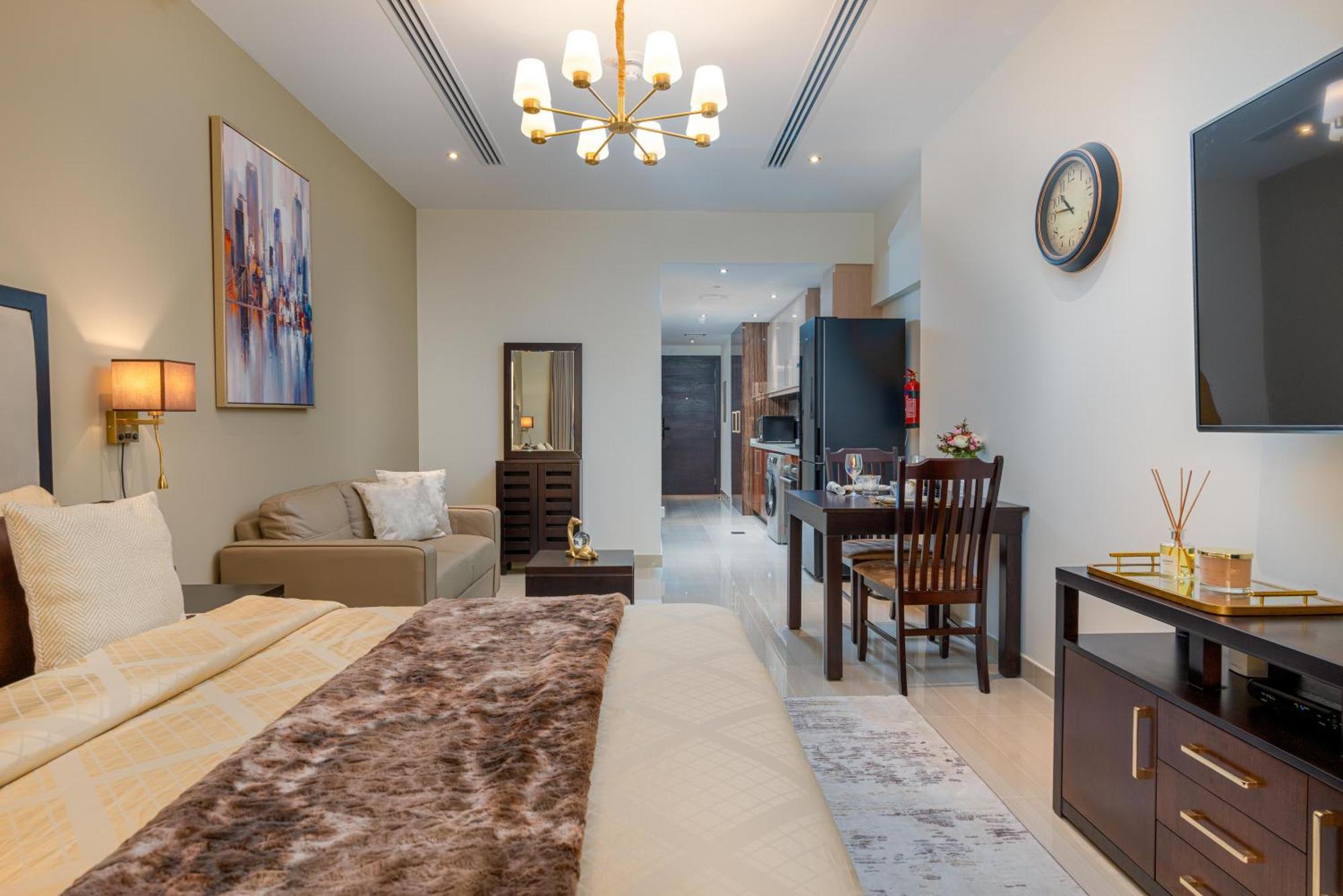 Modern Downtown Studio, Burj View From Pool Apartment Dubai